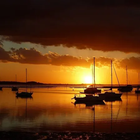 Sunrise @ The Point - Lovely 2 Bdr Unit With Pool Soldiers Point Exterior photo