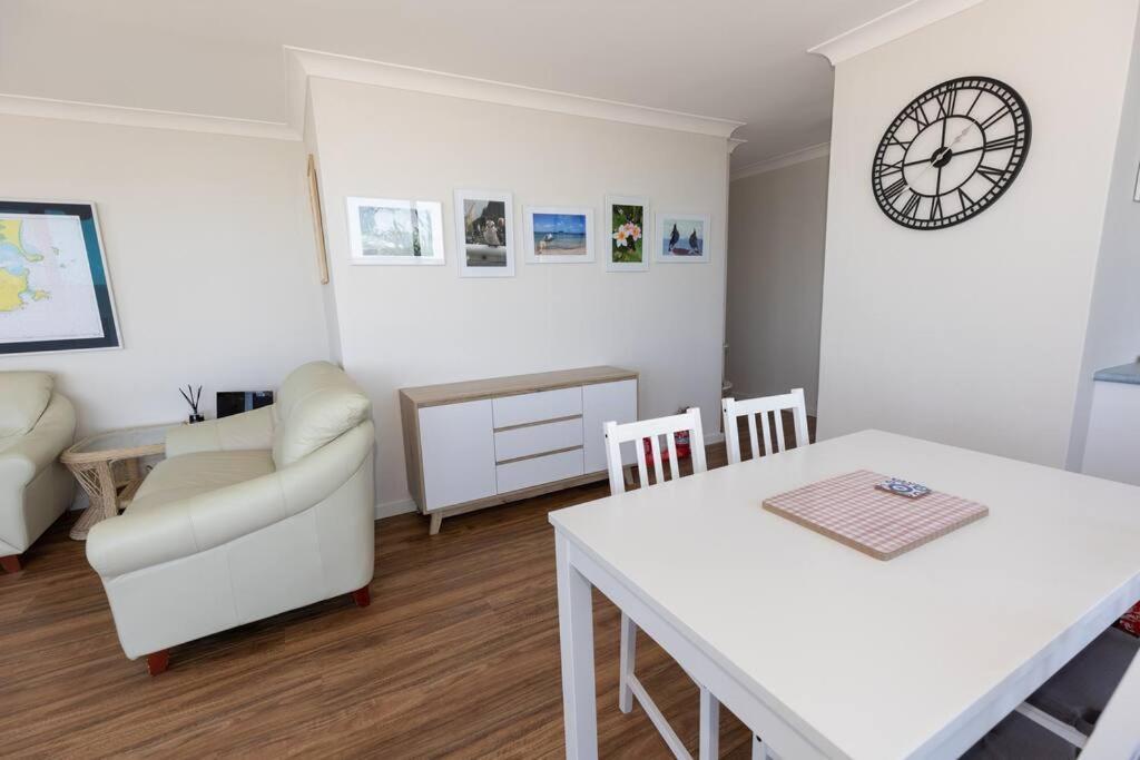 Sunrise @ The Point - Lovely 2 Bdr Unit With Pool Apartment *